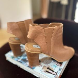 Steve Madden ✨  Leather Peep Toe, Tan, EUC, 7